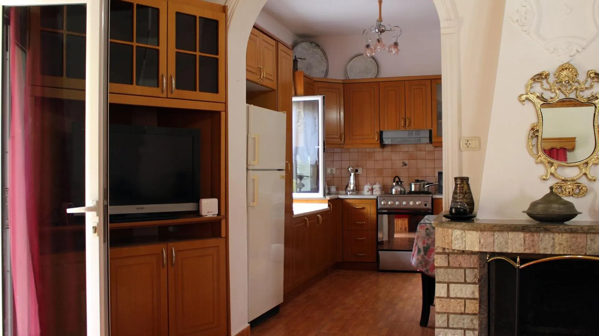 Margarita - Entire House With 4 Bedrooms And Free Parking Gjirokastër Casa de Férias