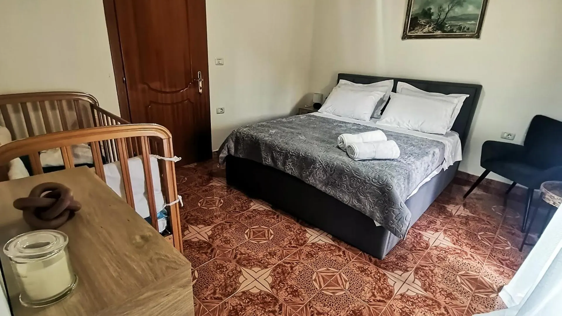 Casa de Férias Margarita - Entire House With 4 Bedrooms And Free Parking Gjirokastër